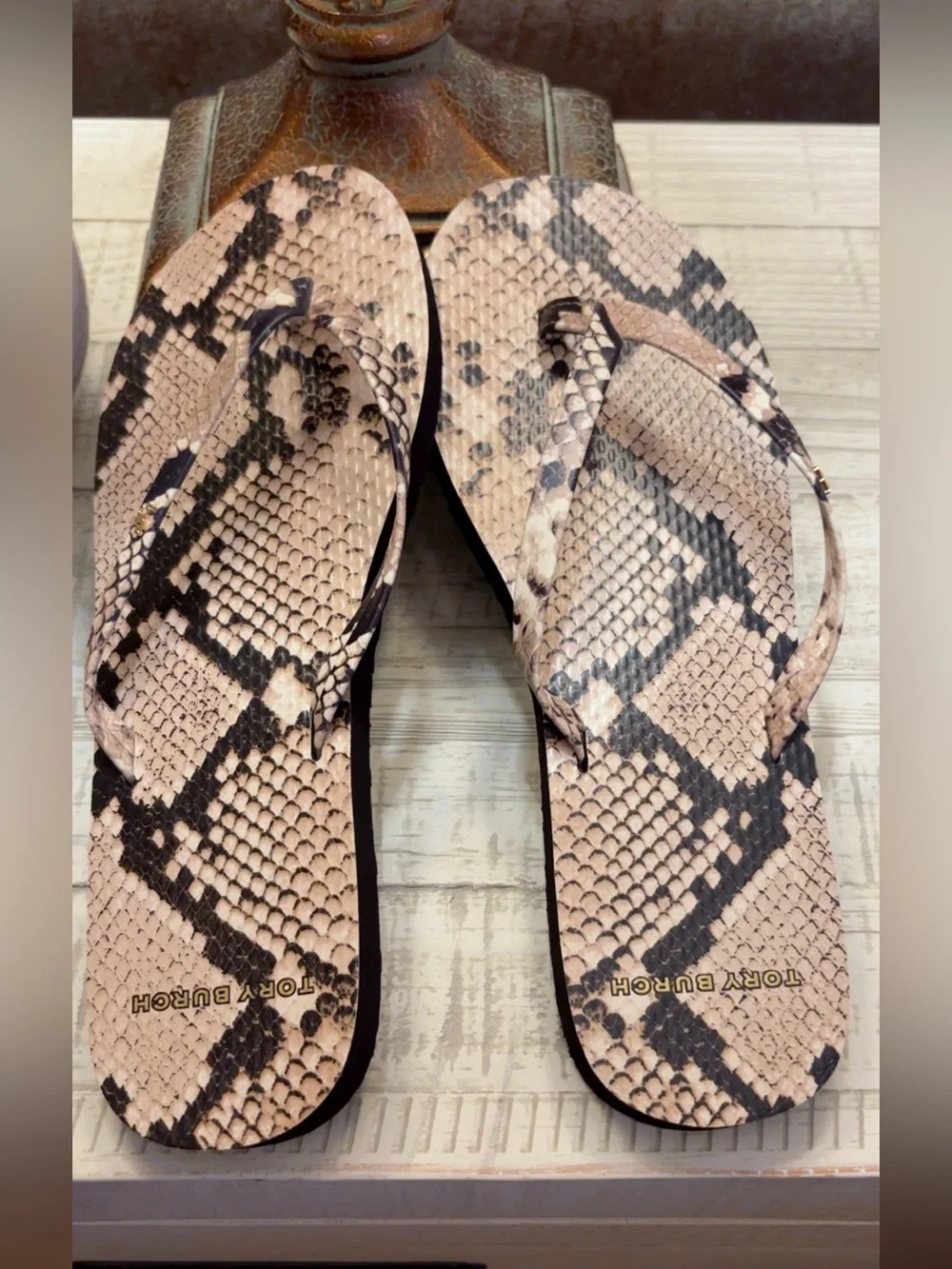Like New ~ Women's Snake-Print Tory Burch Flip Flop Sandals in Beige ~ Size 8